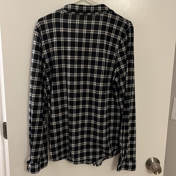 Passport Women’s Black/White Plaid Flannel - Large - Picture 2 of 3